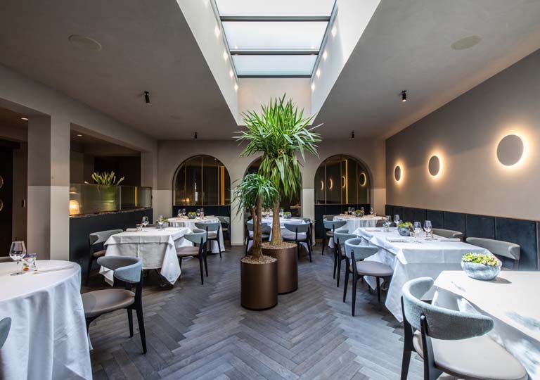 Herringbone parquet: oak herringbone parquet installed in the most ancient restaurant in udine